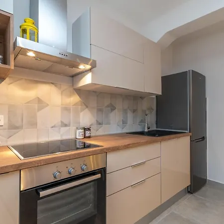 House Polus * Traù