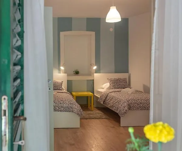 House Polus